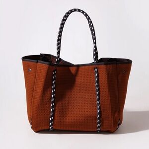 NWOT POPUPS EVERYDAY TOTE (color: chocolate lover)